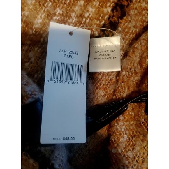 Plaid Fringed Shawl Cape Poncho NWT - Picture 6 of 7